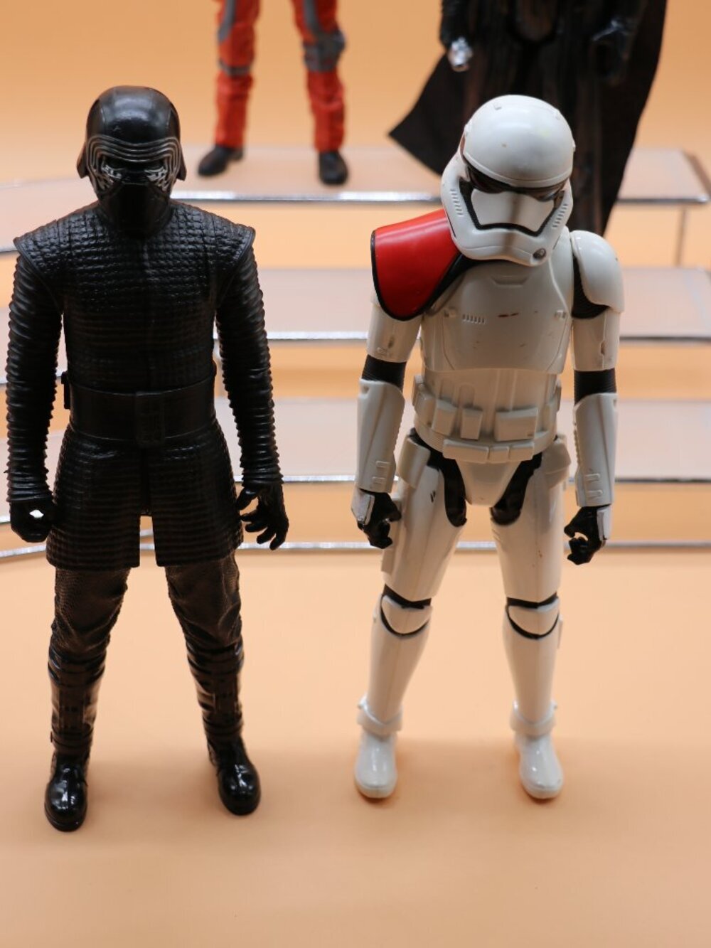 Lot of 7 Star Wars 11"+/-  Action Figures - Picture 4 of 8